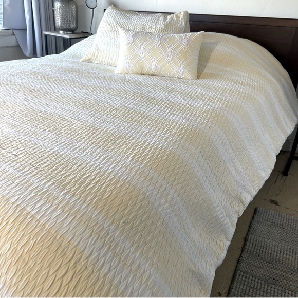 CLOTH & CANOPY Yellow White Stripe Queen Comforter Set 3pc
#0911245 - Picture 10 of 17